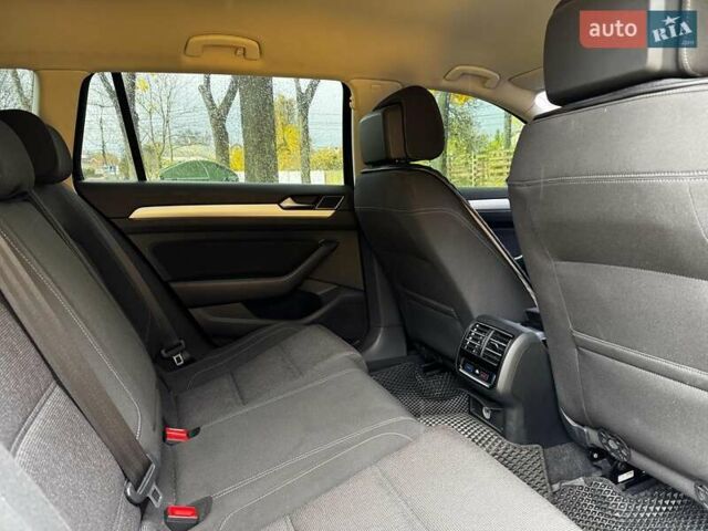 Фольксваген Пассат 2017 в Киеве на Automoto.ua Серый Фольксваген Пассат, объемом двигателя 2 л и пробегом 282 тыс. км за 13790 $, фото 24 на Automoto.ua