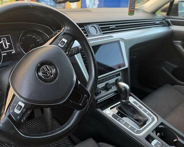 Фольксваген Пассат 2017 в Ивано-Франковске на Automoto.ua Серый Фольксваген Пассат, объемом двигателя 1.97 л и пробегом 300 тыс. км за 13300 $, фото 3 на Automoto.ua