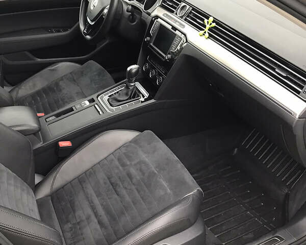 Серый Фольксваген Пассат, объемом двигателя 1.6 л и пробегом 195 тыс. км за 17000 $, фото 56 на Automoto.ua