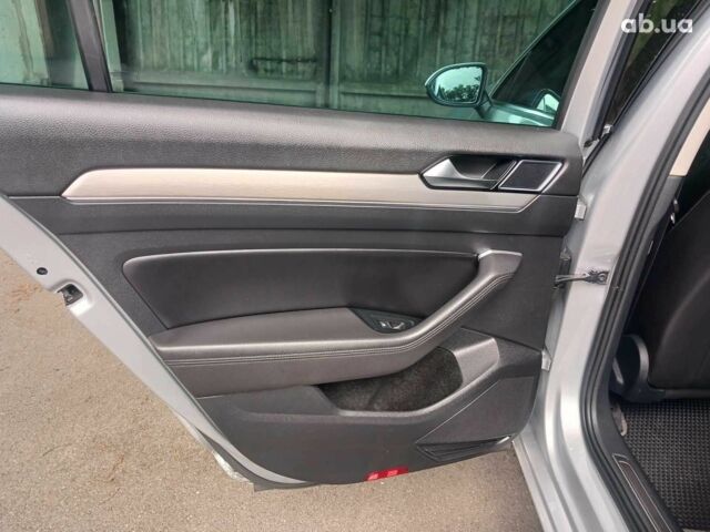 Сірий Фольксваген Пассат, об'ємом двигуна 2 л та пробігом 285 тис. км за 17990 $, фото 17 на Automoto.ua