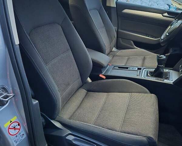 Серый Фольксваген Пассат, объемом двигателя 1.6 л и пробегом 249 тыс. км за 13499 $, фото 26 на Automoto.ua