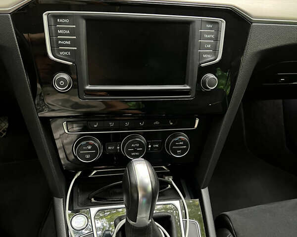 Серый Фольксваген Пассат, объемом двигателя 1.97 л и пробегом 266 тыс. км за 18950 $, фото 30 на Automoto.ua