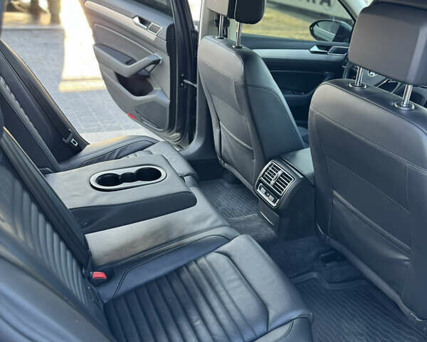 Серый Фольксваген Пассат, объемом двигателя 2 л и пробегом 257 тыс. км за 17999 $, фото 45 на Automoto.ua