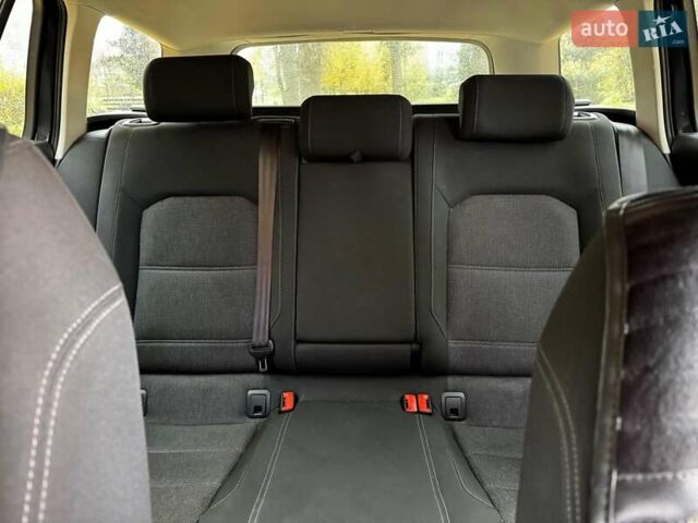 Фольксваген Пассат 2017 в Киеве на Automoto.ua Серый Фольксваген Пассат, объемом двигателя 2 л и пробегом 282 тыс. км за 13790 $, фото 20 на Automoto.ua