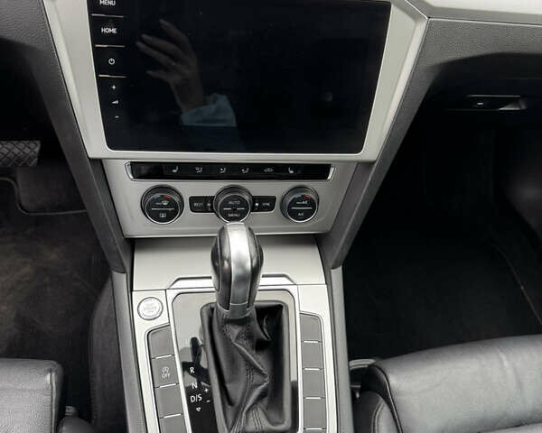 Сірий Фольксваген Пассат, об'ємом двигуна 2 л та пробігом 189 тис. км за 17300 $, фото 29 на Automoto.ua