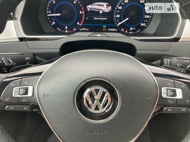 Серый Фольксваген Пассат, объемом двигателя 1.97 л и пробегом 180 тыс. км за 20500 $, фото 54 на Automoto.ua