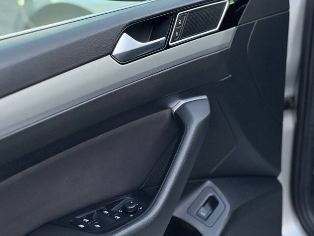 Серый Фольксваген Пассат, объемом двигателя 1.6 л и пробегом 283 тыс. км за 15300 $, фото 7 на Automoto.ua