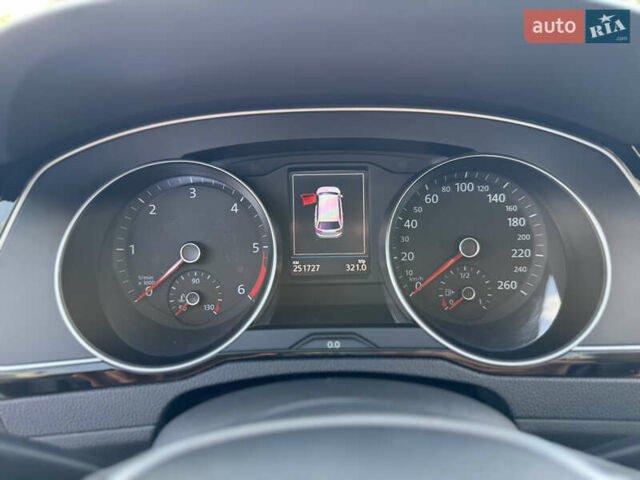 Серый Фольксваген Пассат, объемом двигателя 1.6 л и пробегом 251 тыс. км за 15499 $, фото 41 на Automoto.ua