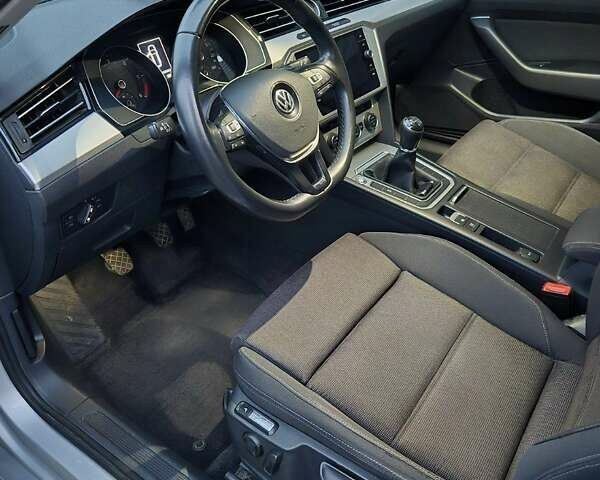 Серый Фольксваген Пассат, объемом двигателя 1.6 л и пробегом 249 тыс. км за 13499 $, фото 31 на Automoto.ua