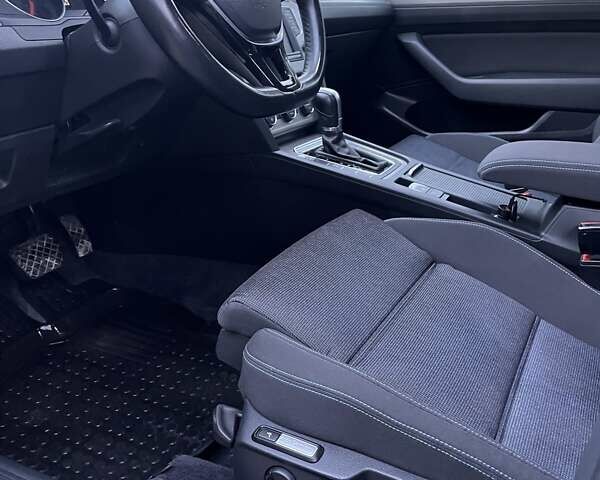 Сірий Фольксваген Пассат, об'ємом двигуна 1.97 л та пробігом 185 тис. км за 17500 $, фото 14 на Automoto.ua