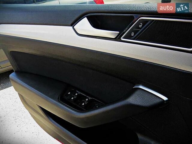 Сірий Фольксваген Пассат, об'ємом двигуна 1.97 л та пробігом 207 тис. км за 16300 $, фото 6 на Automoto.ua