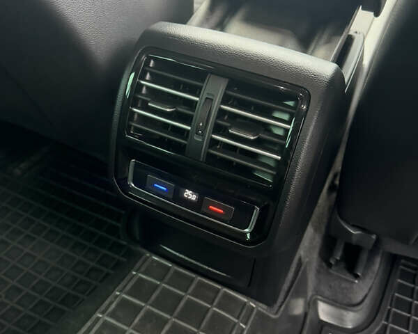 Серый Фольксваген Пассат, объемом двигателя 1.97 л и пробегом 210 тыс. км за 16000 $, фото 17 на Automoto.ua