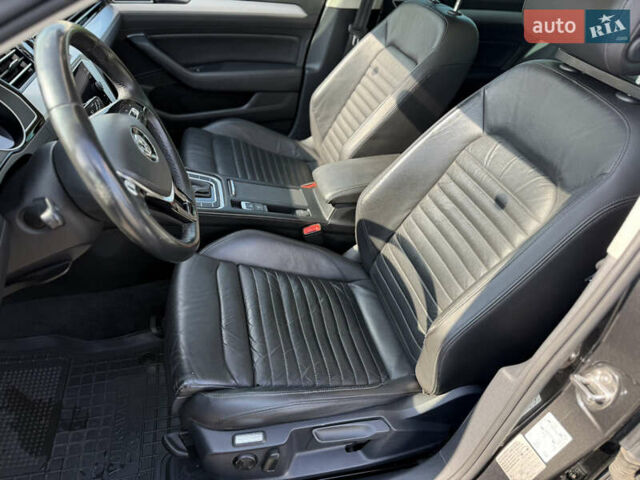 Серый Фольксваген Пассат, объемом двигателя 1.6 л и пробегом 251 тыс. км за 15499 $, фото 25 на Automoto.ua