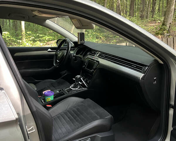 Серый Фольксваген Пассат, объемом двигателя 1.97 л и пробегом 266 тыс. км за 18950 $, фото 19 на Automoto.ua