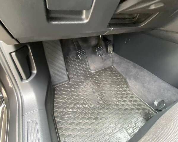 Серый Фольксваген Пассат, объемом двигателя 1.6 л и пробегом 186 тыс. км за 16500 $, фото 25 на Automoto.ua