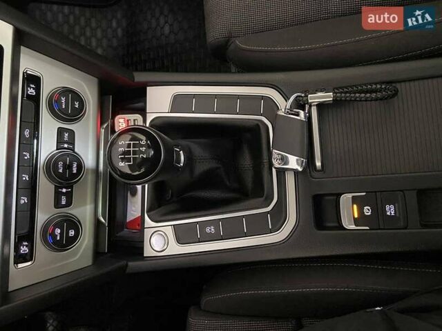 Серый Фольксваген Пассат, объемом двигателя 1.6 л и пробегом 186 тыс. км за 16500 $, фото 36 на Automoto.ua