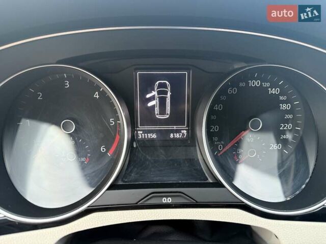 Серый Фольксваген Пассат, объемом двигателя 1.97 л и пробегом 315 тыс. км за 14000 $, фото 5 на Automoto.ua