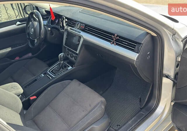 Серый Фольксваген Пассат, объемом двигателя 1.97 л и пробегом 299 тыс. км за 16750 $, фото 17 на Automoto.ua