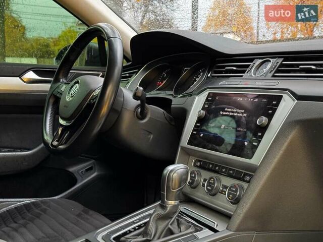Фольксваген Пассат 2017 в Киеве на Automoto.ua Серый Фольксваген Пассат, объемом двигателя 2 л и пробегом 282 тыс. км за 13790 $, фото 27 на Automoto.ua