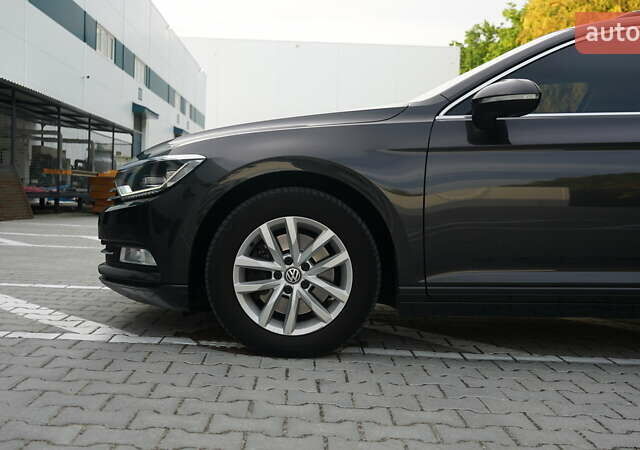 Серый Фольксваген Пассат, объемом двигателя 1.6 л и пробегом 270 тыс. км за 15300 $, фото 11 на Automoto.ua