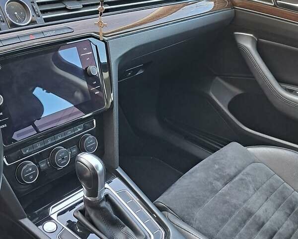 Серый Фольксваген Пассат, объемом двигателя 2 л и пробегом 258 тыс. км за 17700 $, фото 6 на Automoto.ua