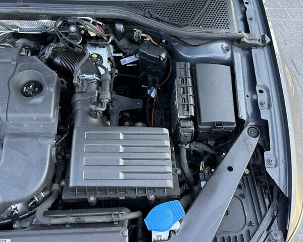 Серый Фольксваген Пассат, объемом двигателя 2 л и пробегом 257 тыс. км за 17999 $, фото 56 на Automoto.ua