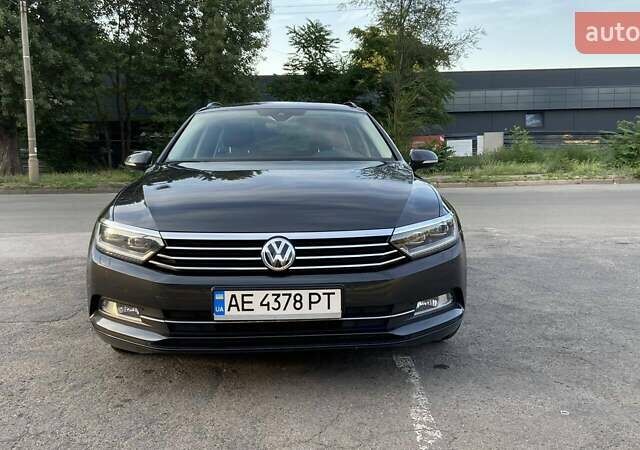 Серый Фольксваген Пассат, объемом двигателя 1.6 л и пробегом 186 тыс. км за 16500 $, фото 2 на Automoto.ua
