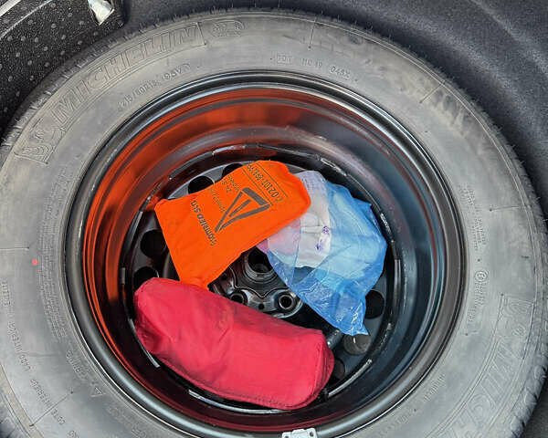 Серый Фольксваген Пассат, объемом двигателя 2 л и пробегом 280 тыс. км за 15999 $, фото 19 на Automoto.ua