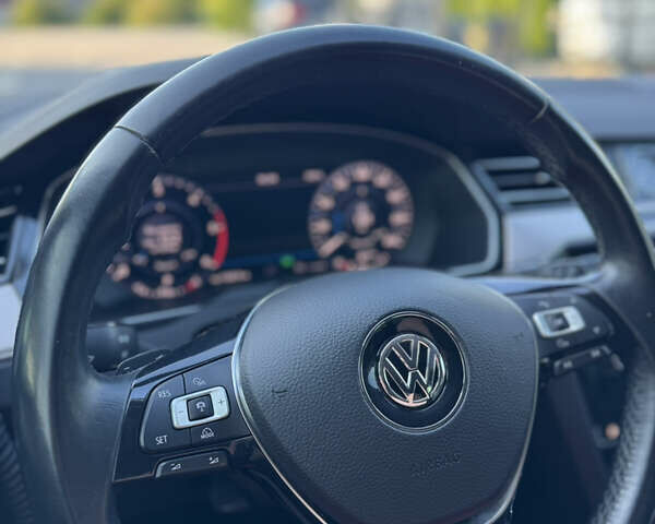 Серый Фольксваген Пассат, объемом двигателя 2 л и пробегом 257 тыс. км за 17999 $, фото 28 на Automoto.ua