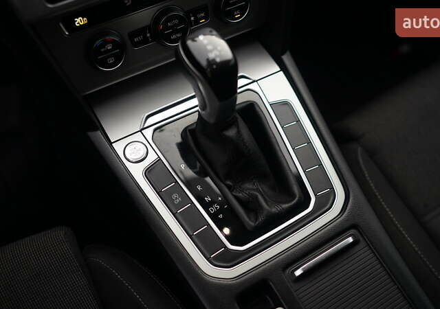 Серый Фольксваген Пассат, объемом двигателя 1.6 л и пробегом 270 тыс. км за 15300 $, фото 25 на Automoto.ua