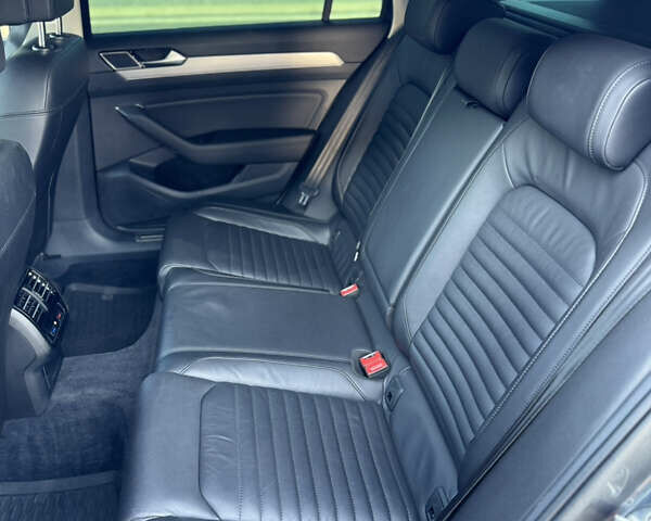 Серый Фольксваген Пассат, объемом двигателя 2 л и пробегом 257 тыс. км за 17999 $, фото 40 на Automoto.ua