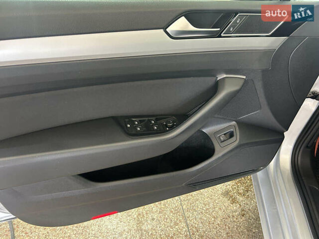 Серый Фольксваген Пассат, объемом двигателя 1.97 л и пробегом 305 тыс. км за 16900 $, фото 15 на Automoto.ua