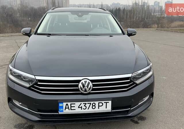 Серый Фольксваген Пассат, объемом двигателя 1.6 л и пробегом 186 тыс. км за 16500 $, фото 1 на Automoto.ua