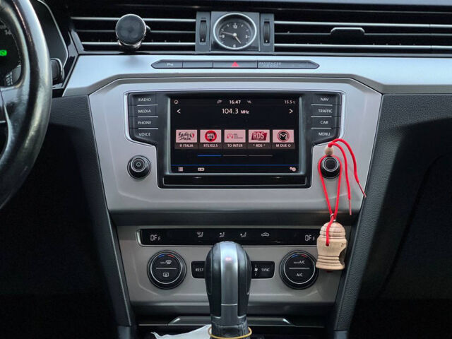 Серый Фольксваген Пассат, объемом двигателя 1.6 л и пробегом 283 тыс. км за 15300 $, фото 12 на Automoto.ua