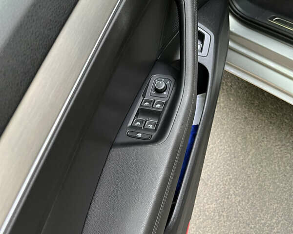 Серый Фольксваген Пассат, объемом двигателя 1.97 л и пробегом 266 тыс. км за 18950 $, фото 26 на Automoto.ua