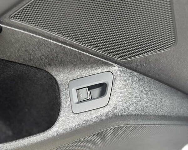 Серый Фольксваген Пассат, объемом двигателя 1.6 л и пробегом 251 тыс. км за 14800 $, фото 35 на Automoto.ua