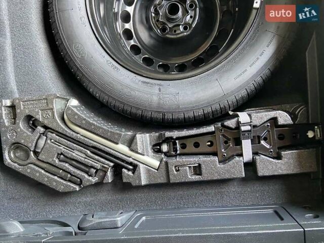 Серый Фольксваген Пассат, объемом двигателя 1.6 л и пробегом 186 тыс. км за 16500 $, фото 13 на Automoto.ua