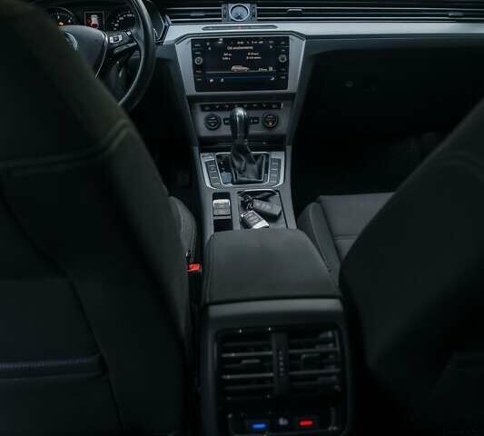 Сірий Фольксваген Пассат, об'ємом двигуна 1.97 л та пробігом 242 тис. км за 17500 $, фото 25 на Automoto.ua