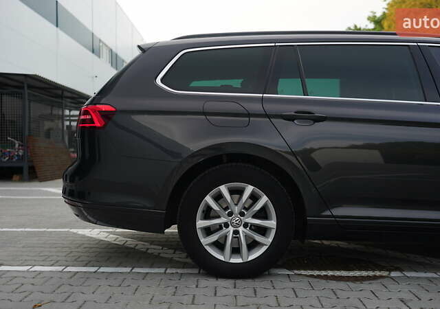 Серый Фольксваген Пассат, объемом двигателя 1.6 л и пробегом 270 тыс. км за 15300 $, фото 5 на Automoto.ua