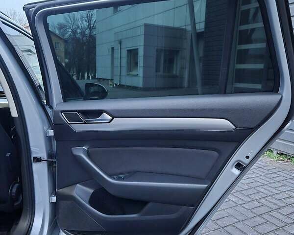 Серый Фольксваген Пассат, объемом двигателя 1.6 л и пробегом 249 тыс. км за 13499 $, фото 30 на Automoto.ua