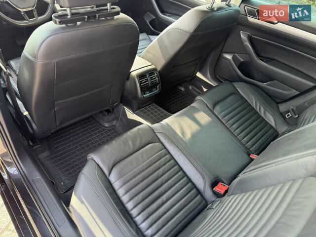 Серый Фольксваген Пассат, объемом двигателя 1.6 л и пробегом 251 тыс. км за 15499 $, фото 31 на Automoto.ua