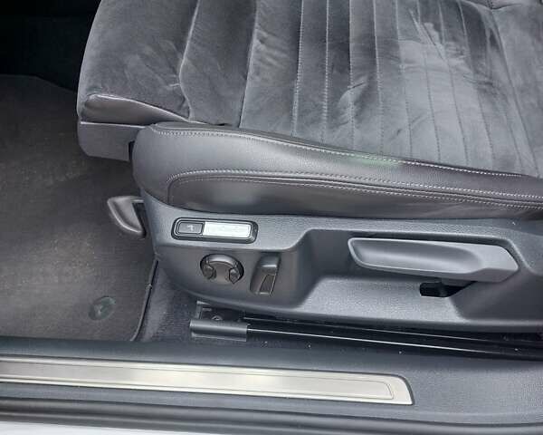 Фольксваген Пассат 2017 в Могилев-Подольском на Automoto.ua Серый Фольксваген Пассат, объемом двигателя 1.97 л и пробегом 278 тыс. км за 18500 $, фото 14 на Automoto.ua