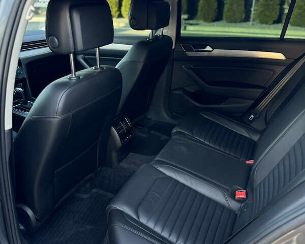 Серый Фольксваген Пассат, объемом двигателя 2 л и пробегом 257 тыс. км за 17999 $, фото 39 на Automoto.ua