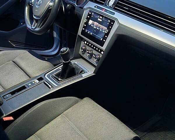 Серый Фольксваген Пассат, объемом двигателя 1.6 л и пробегом 249 тыс. км за 13499 $, фото 37 на Automoto.ua