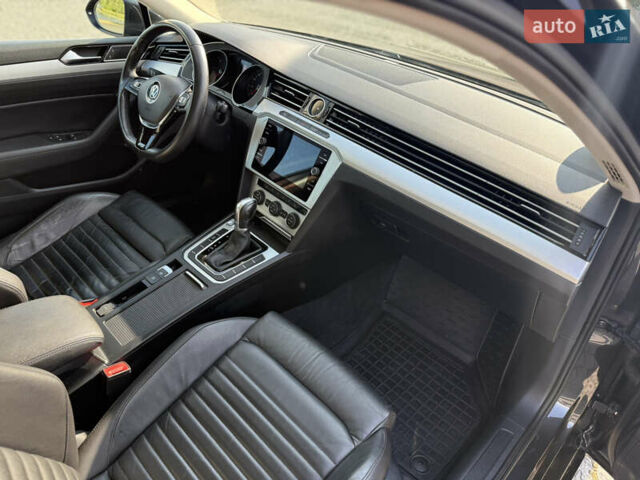 Серый Фольксваген Пассат, объемом двигателя 1.6 л и пробегом 251 тыс. км за 15499 $, фото 30 на Automoto.ua