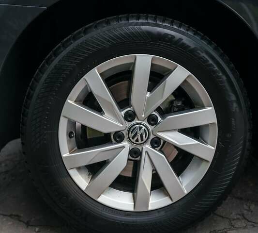 Сірий Фольксваген Пассат, об'ємом двигуна 1.97 л та пробігом 242 тис. км за 17500 $, фото 23 на Automoto.ua