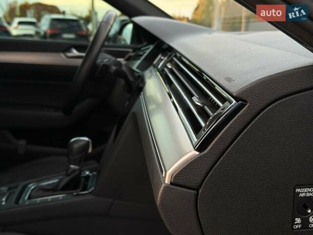 Серый Фольксваген Пассат, объемом двигателя 2 л и пробегом 199 тыс. км за 21499 $, фото 70 на Automoto.ua