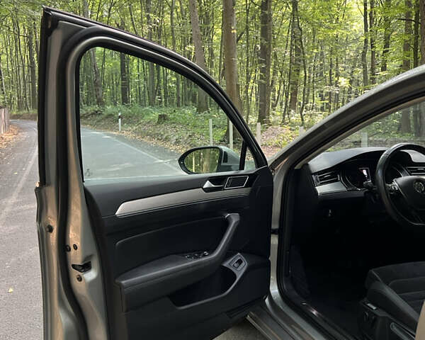 Серый Фольксваген Пассат, объемом двигателя 1.97 л и пробегом 270 тыс. км за 18000 $, фото 7 на Automoto.ua