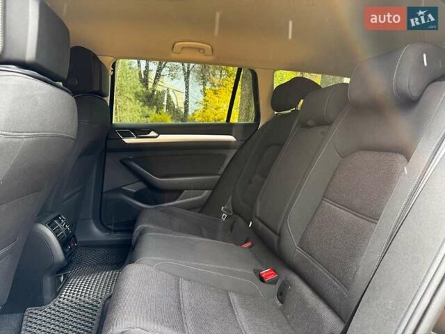 Фольксваген Пассат 2017 в Киеве на Automoto.ua Серый Фольксваген Пассат, объемом двигателя 2 л и пробегом 282 тыс. км за 13790 $, фото 22 на Automoto.ua