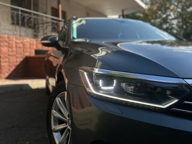 Серый Фольксваген Пассат, объемом двигателя 2 л и пробегом 288 тыс. км за 18700 $, фото 2 на Automoto.ua